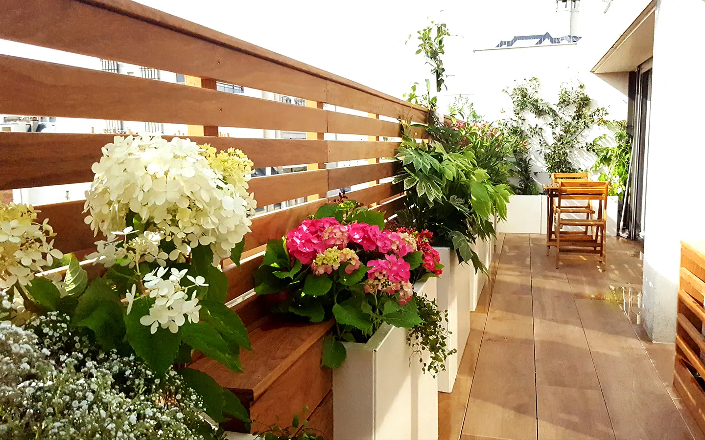 Aménagement convivial d'un balcon à Paris